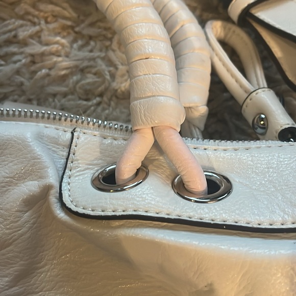 London Fog White Shoulder Bag - Picture 2 of 14